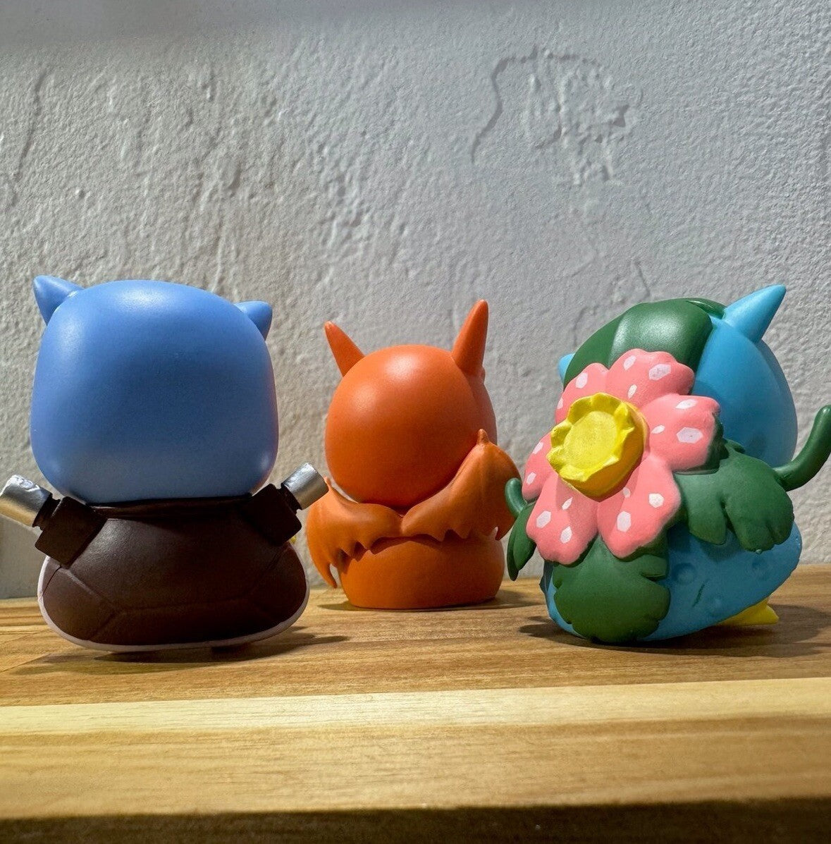 Poncho Pikachu, Charizard, Gengar, Blastiose, Venusaur, Mimiyku, T-Tar
